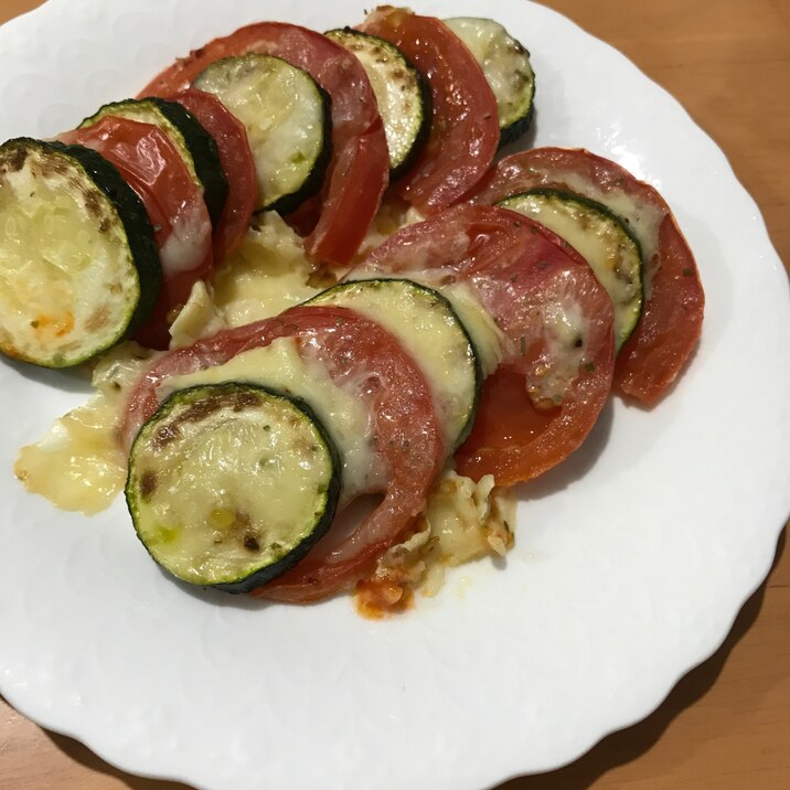 トマトとズッキーニのチーズ焼き